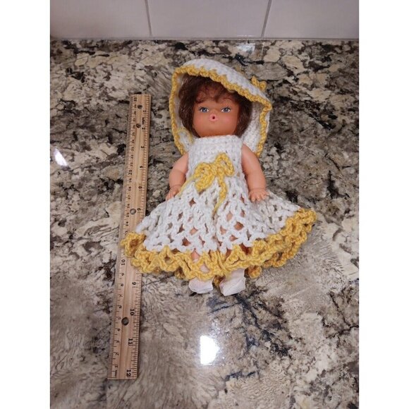 Vtg HONG KONG Blonde Doll in Red Crochet Dress w Hat White And Yellow - Picture 8 of 11